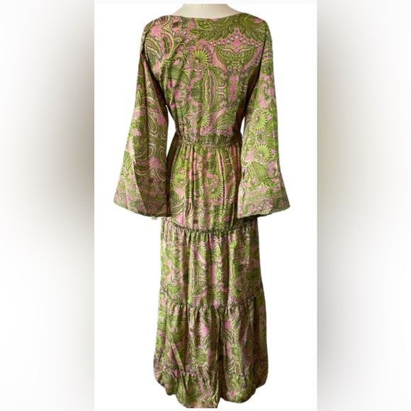 Beautiful bohemian 70% SILK 30% Viscose
maxi dress with bell sleeves - Picture 3 of 13